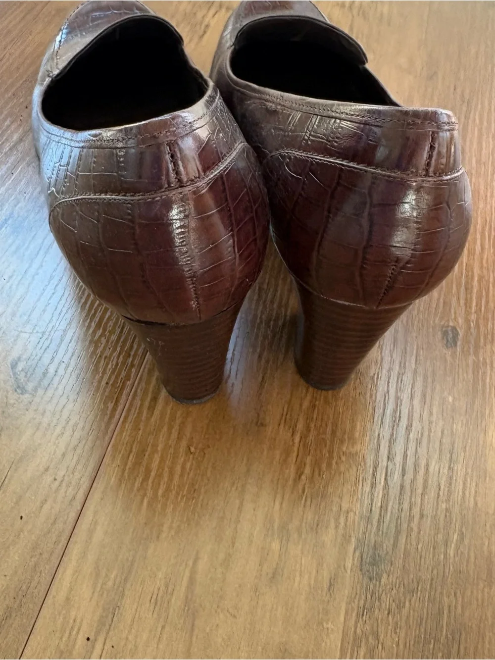 Bandolino Women's Dark Brown Croc-Embossed Loafers size 11. INV25/568